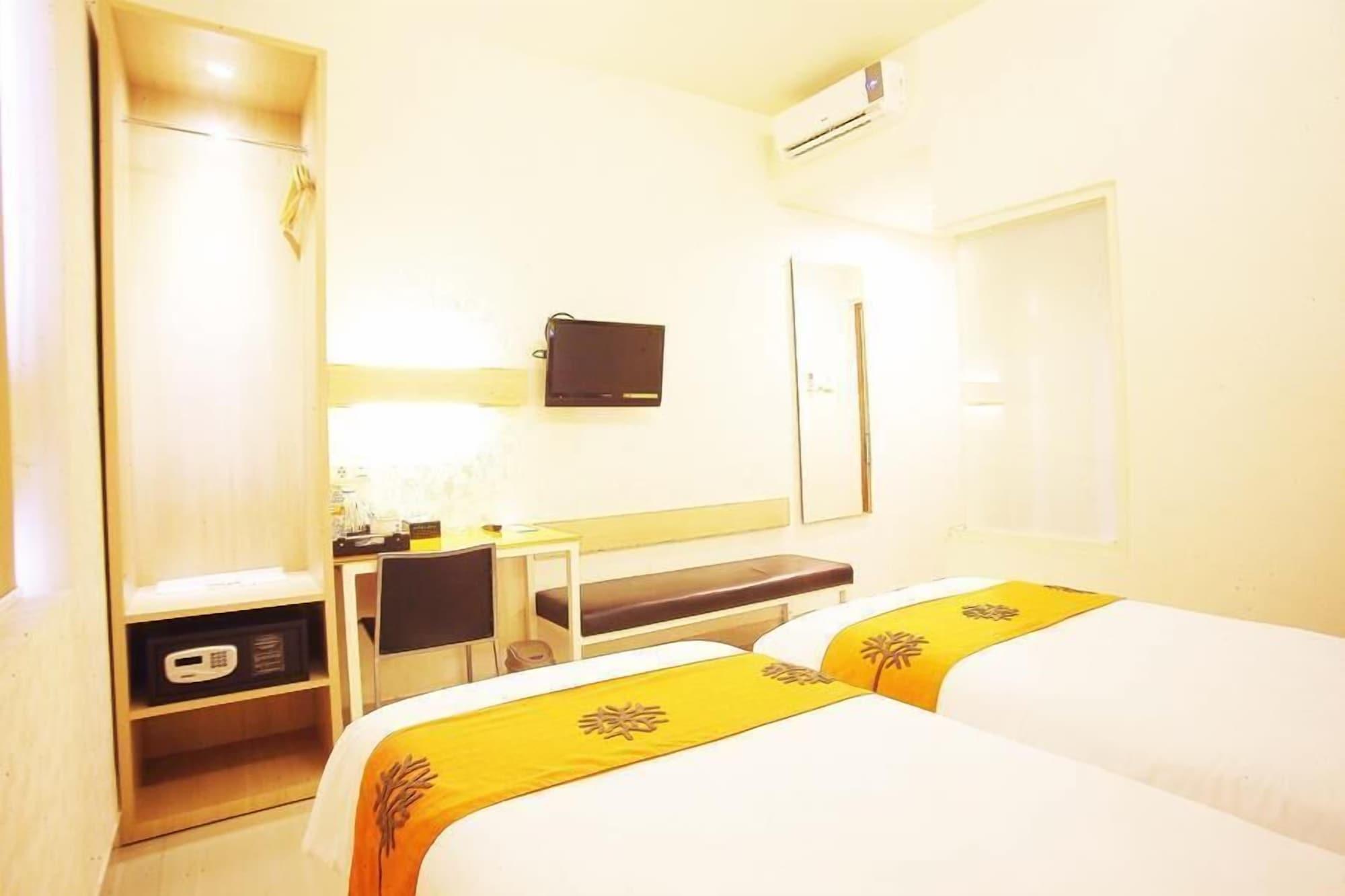 Hotel Avirahotel Panakkukang Makassar