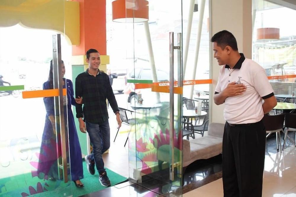 Avirahotel Panakkukang Makassar